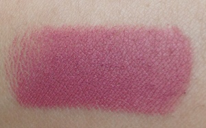 Swatch of MAC Mehr lipstick